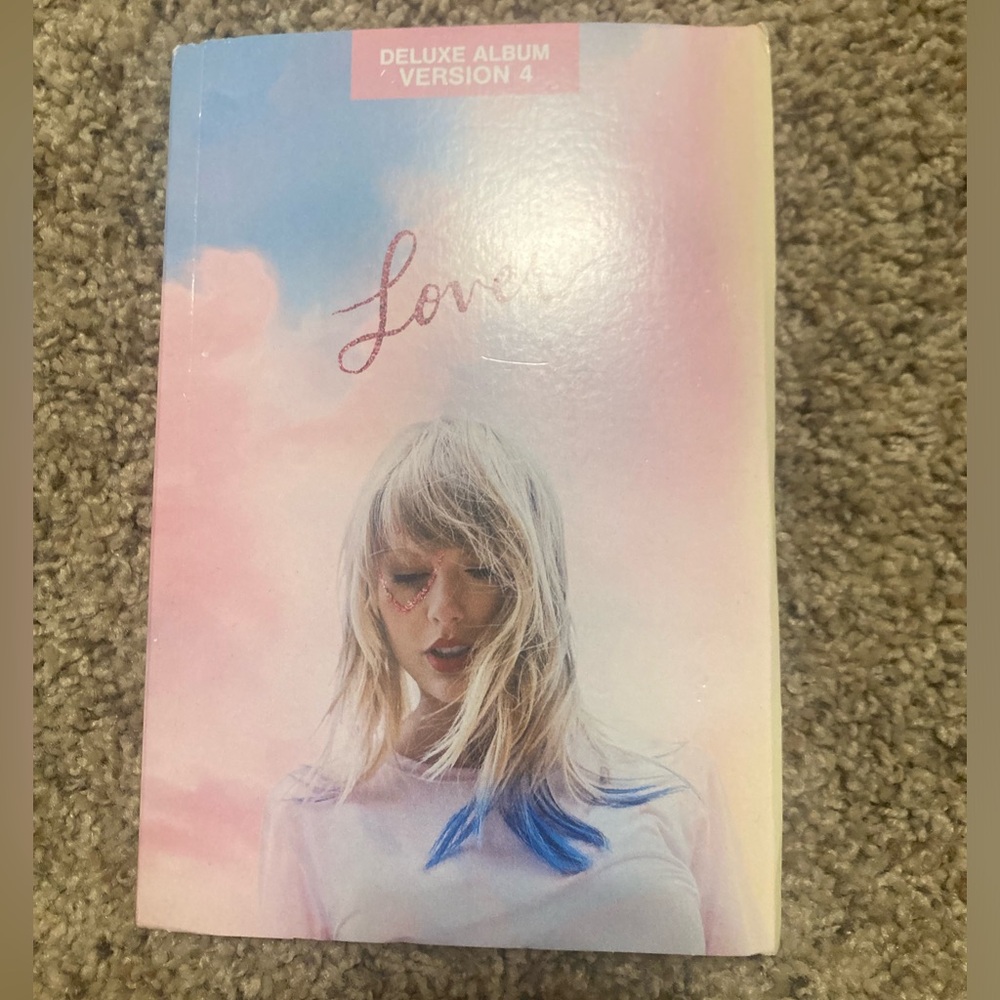 Taylor Swift Lover Journal (Version 4) (CD NOT INCLUDED!)
